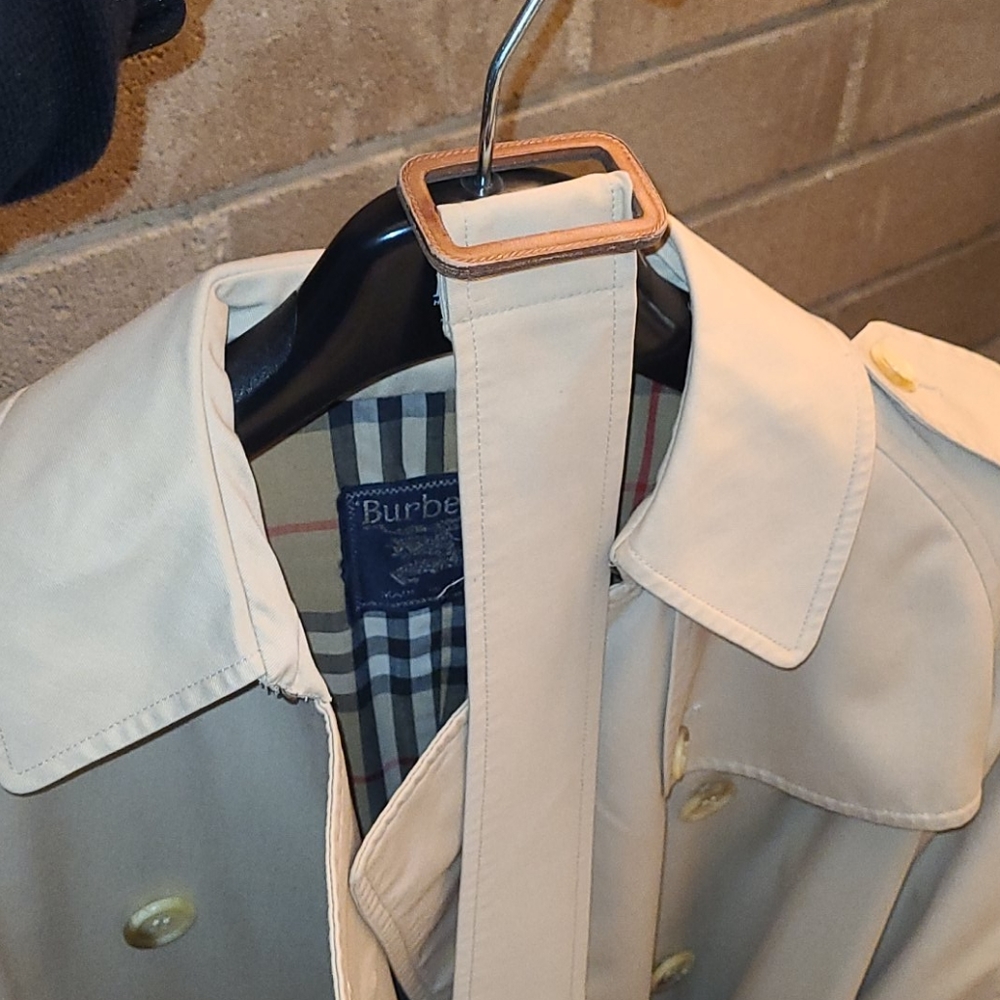 Burberry Kensington Trench Coat worn once - Picture 6 of 12